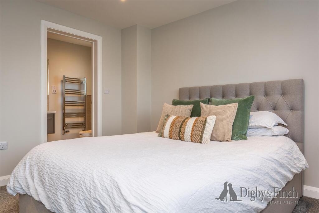 19 Stirling Road, Stamford, PE9 2XF-32watermarked.