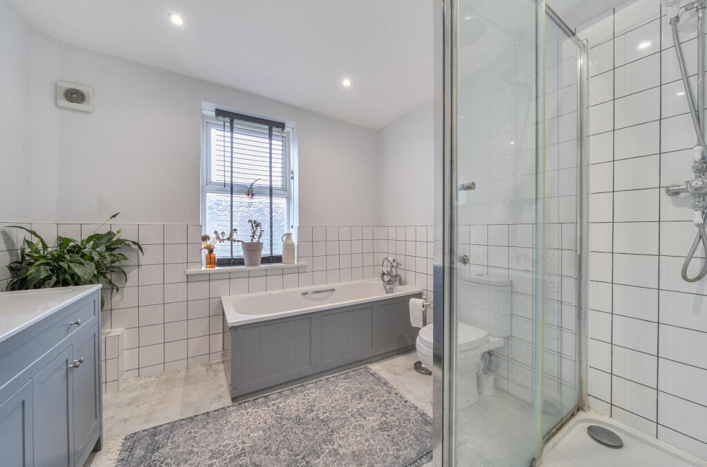 1363189-23-68dfdc...