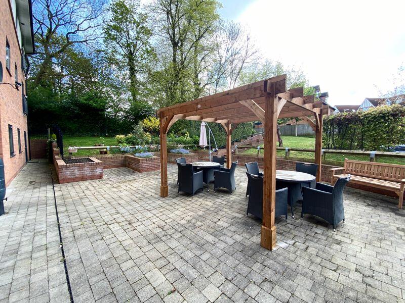 Garden/Seating Area 