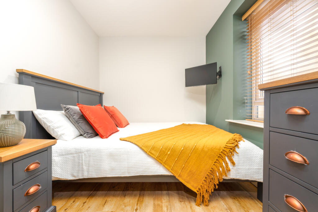 Flat 1, 122 Walter Road Bedroom 7
