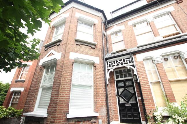 39 Church Crescent e