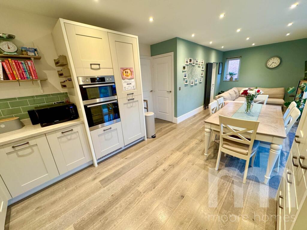 CHADWICK AVENUE, Woodford SK7 1SJ
