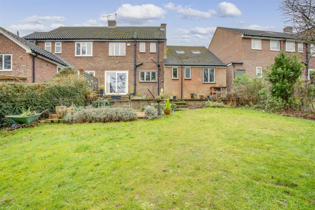 35 Mount Close, HP12 3PE-17.jpg