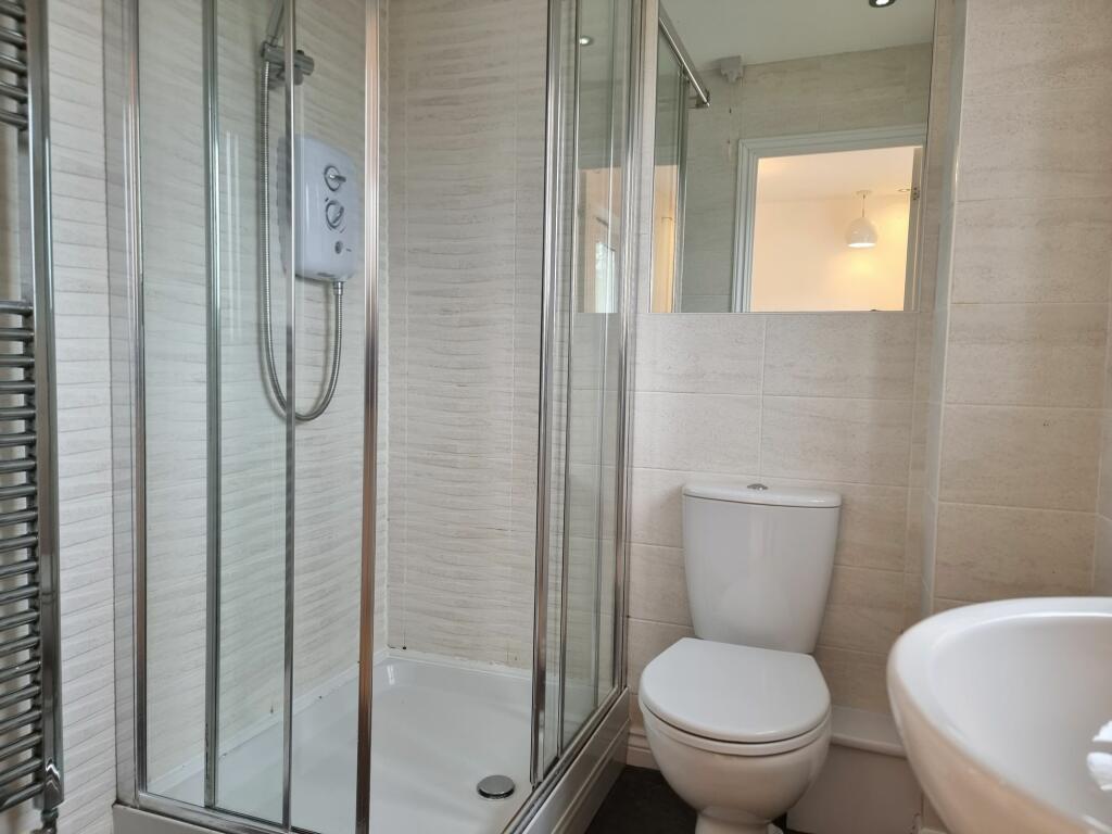 En Suite Shower Rm