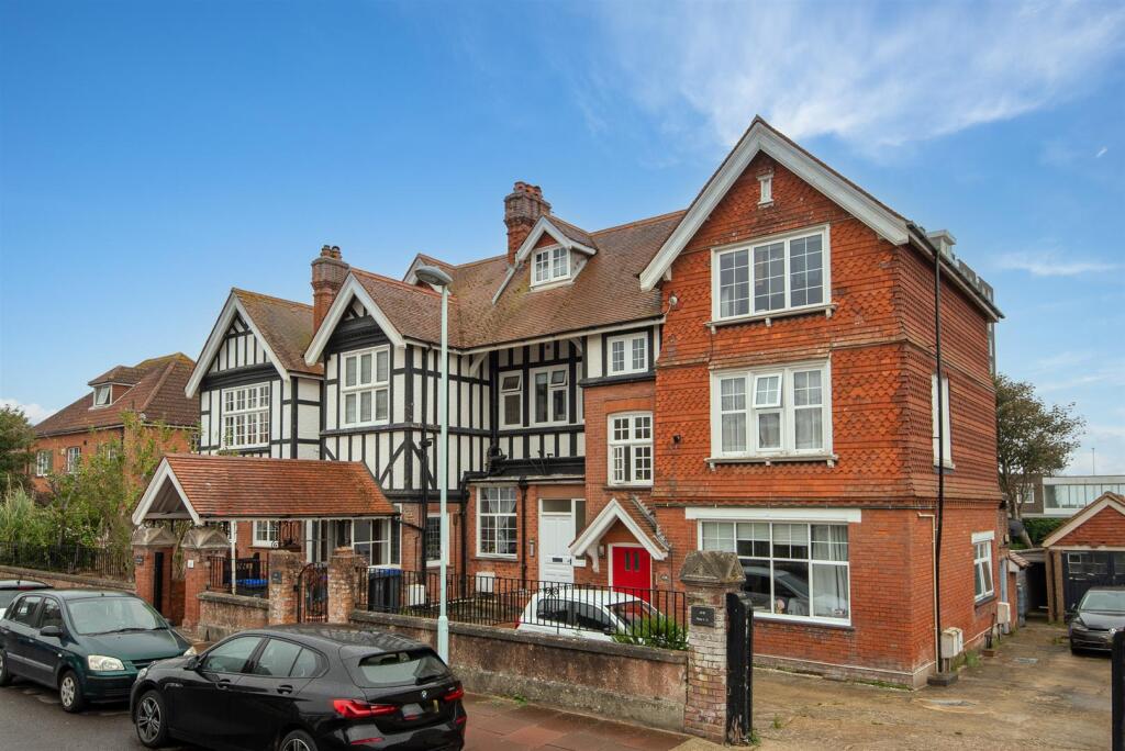 Bath Road, Worthing, BN11 3PA