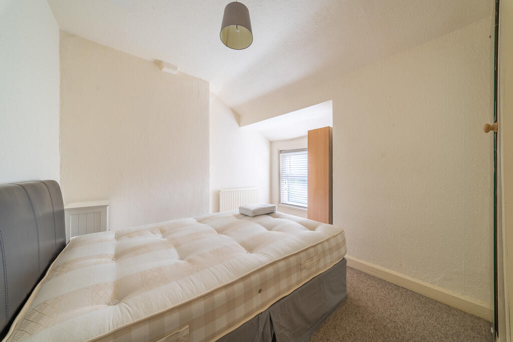 Flat 3, 61 Bamfor...