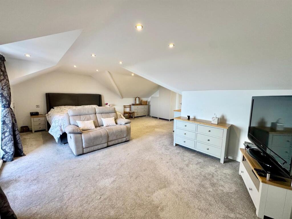 PHOTO-2025-09-05-10-48-39 (5).jpg