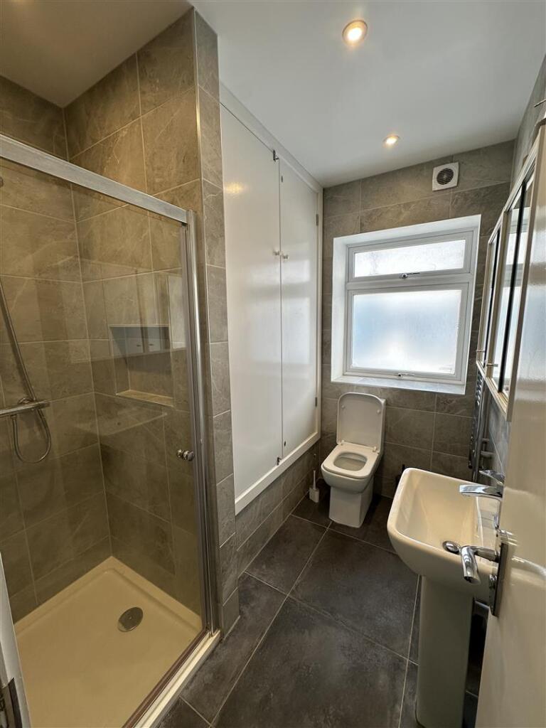 26 Bridgman Grove_Bathroom_2