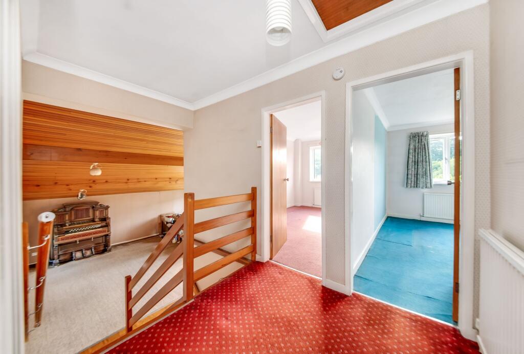 FIRST FLOOR LANDING