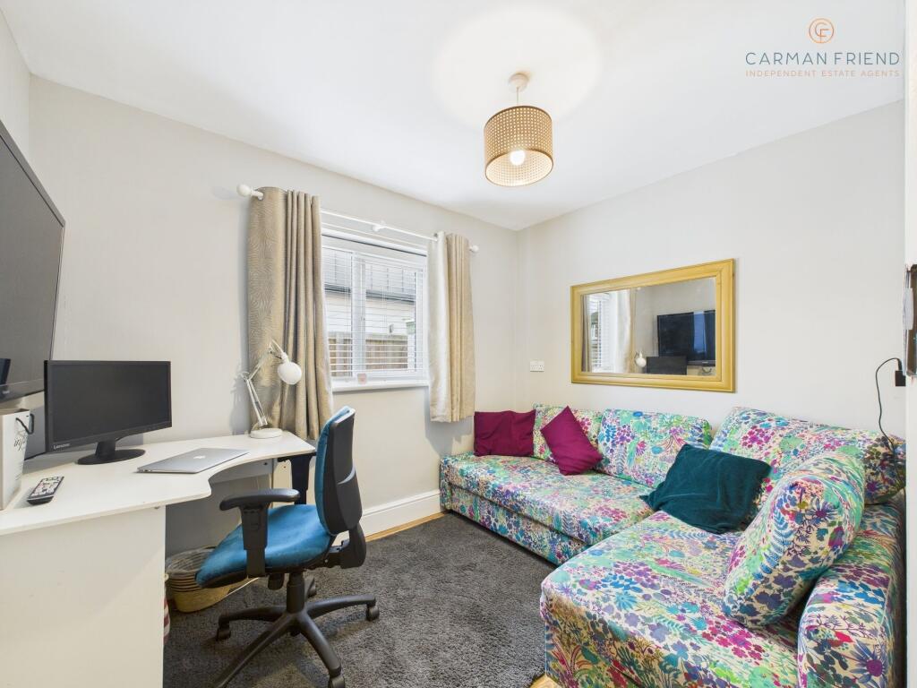 Sitting Room/ Bedroom 4