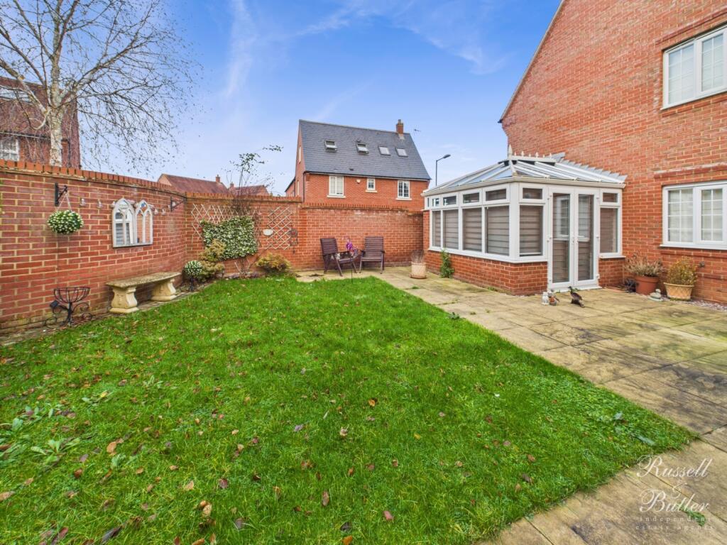 CAM02127G0-PR0366-STILL006