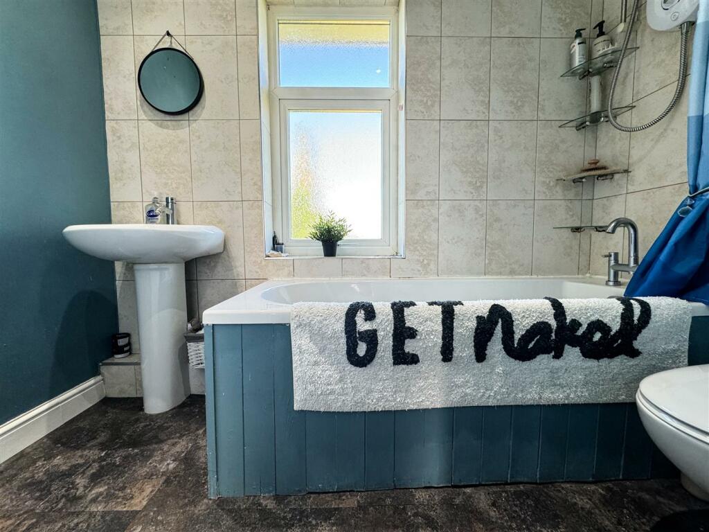 FAMILY BATHROOM