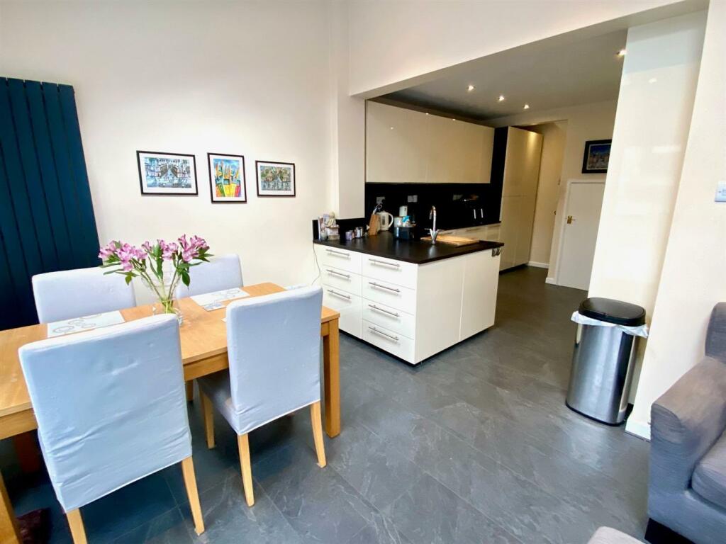 wheatley drive 22 kitchen 6.jpg