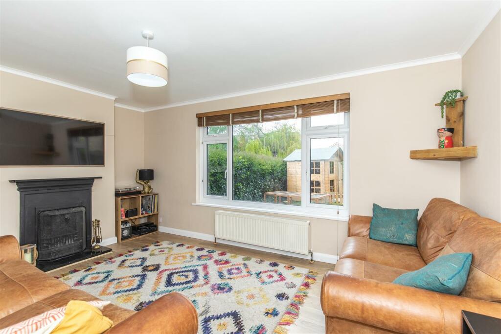 2 Somerset Close8.jpg