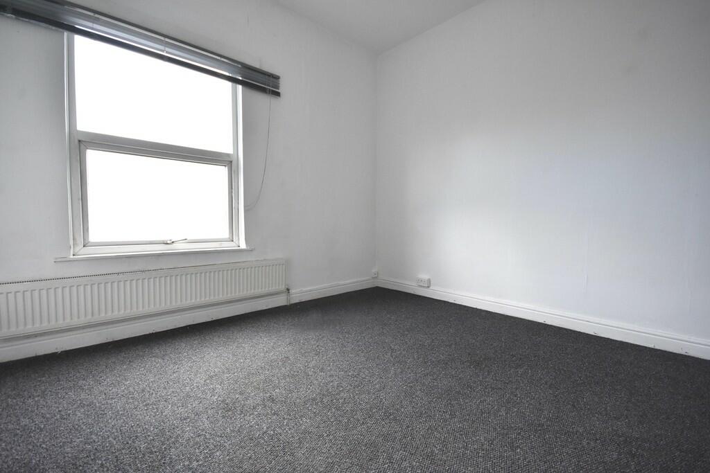 Front Bedroom-min