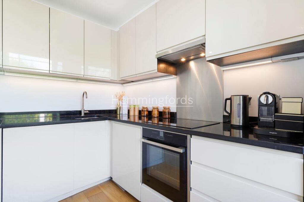 Flat 2, 142 Regents Park Road - CU6tBkfHFX7AJWNRdk