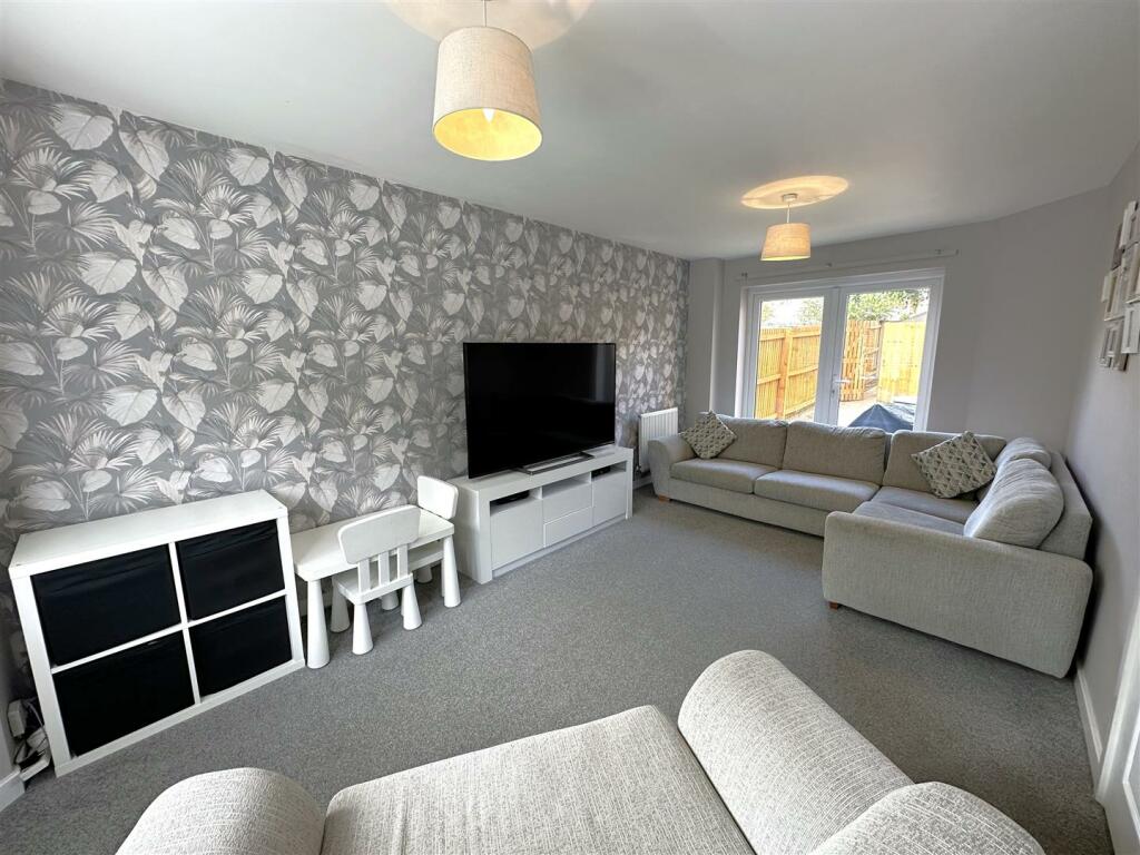 Dual-Aspect Living Room 553
