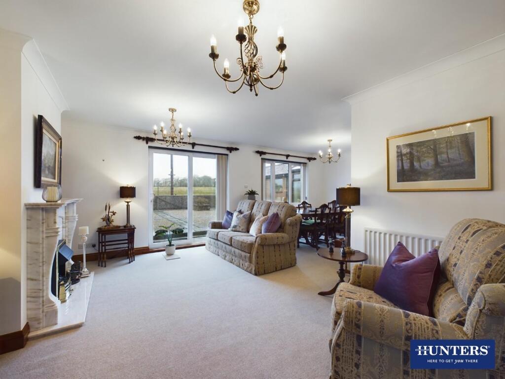 Lounge/Dining Room