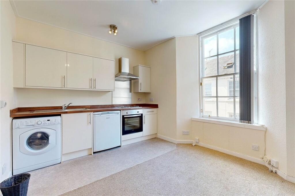 Living Room/Kitchen