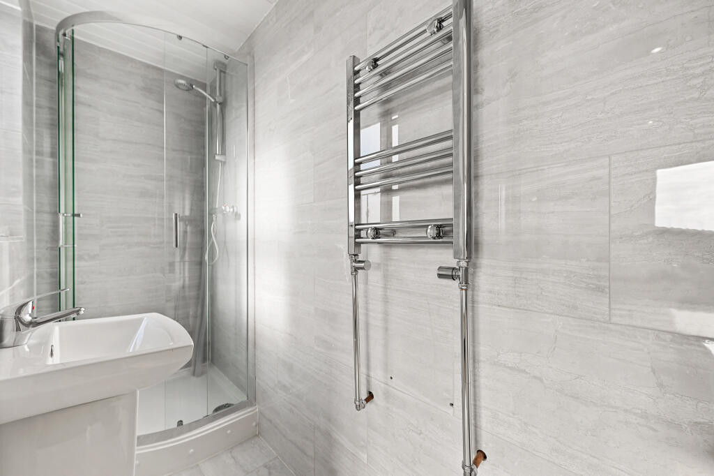 CS - 1 Clifton Road - Room 5 Ensuite3 (1)