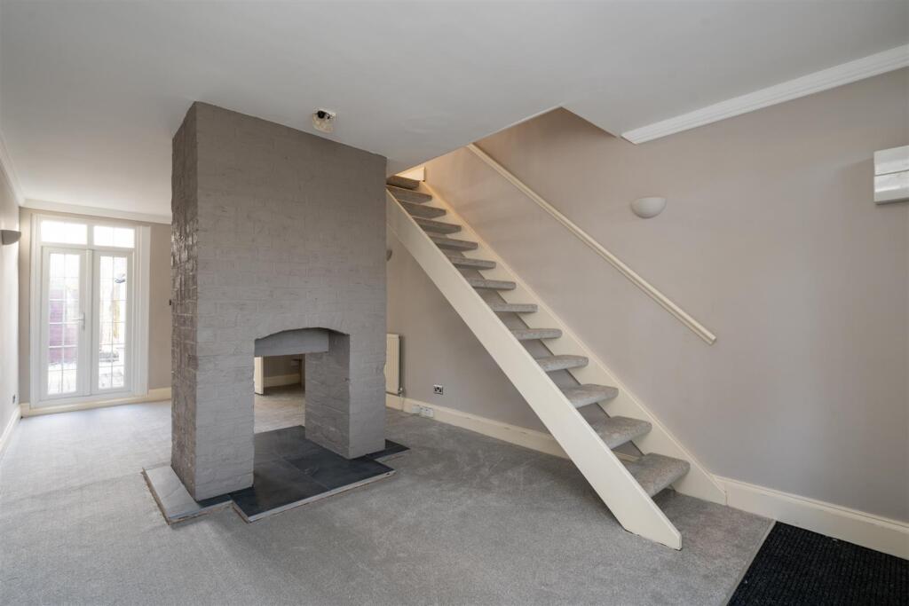 85 Lodge Road_10.jpg