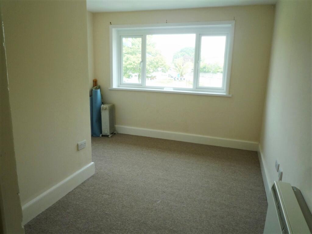Bedroom 1.JPG