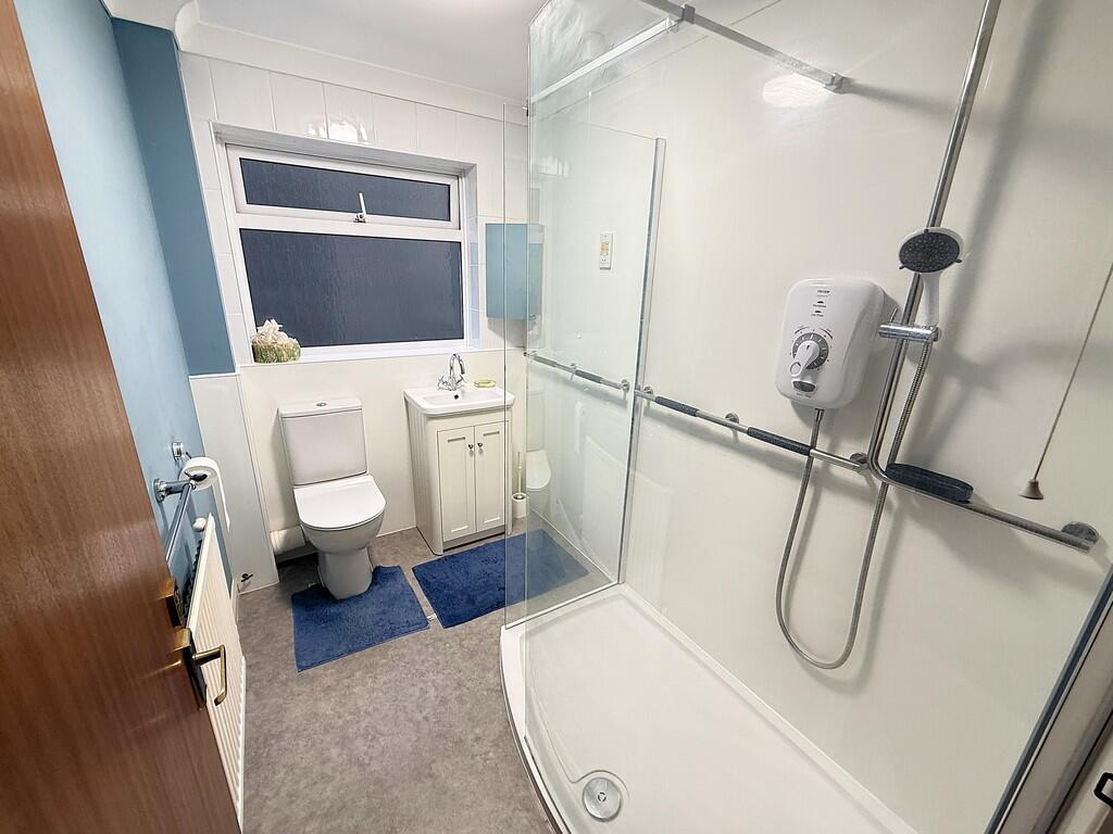 SHOWER ROOM