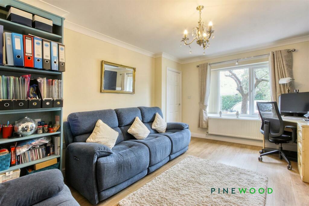 SITTING ROOM/FAMILY ROOM
