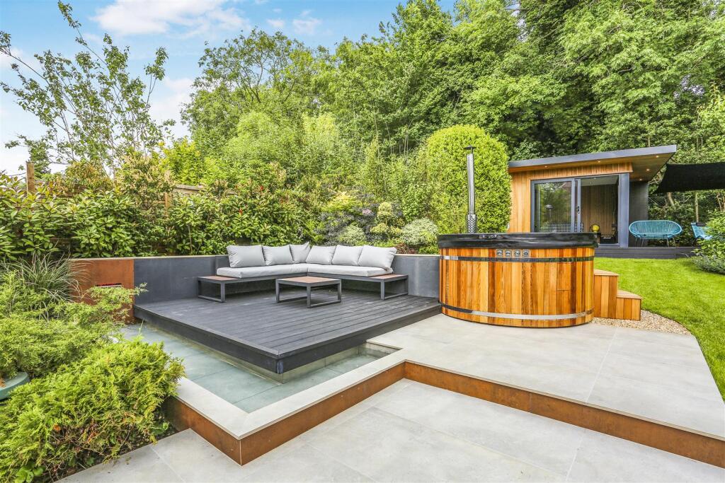 1249733894 - 43 Green Curve, SM7 - 56.jpg