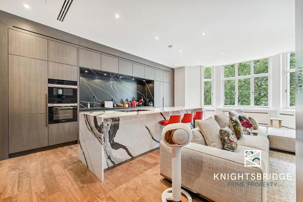 Flat G, 8 Ennismore Gardens (12).jpg