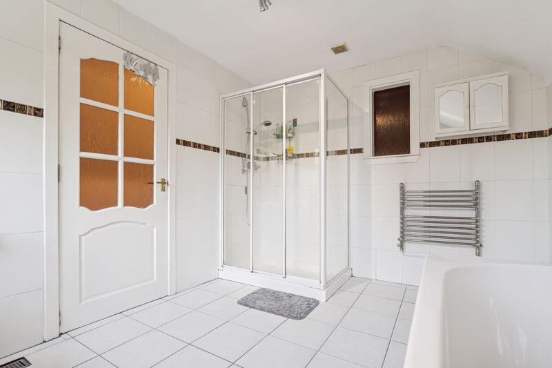 En-suite Angle 2