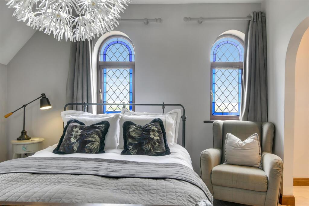 Guest bedroom