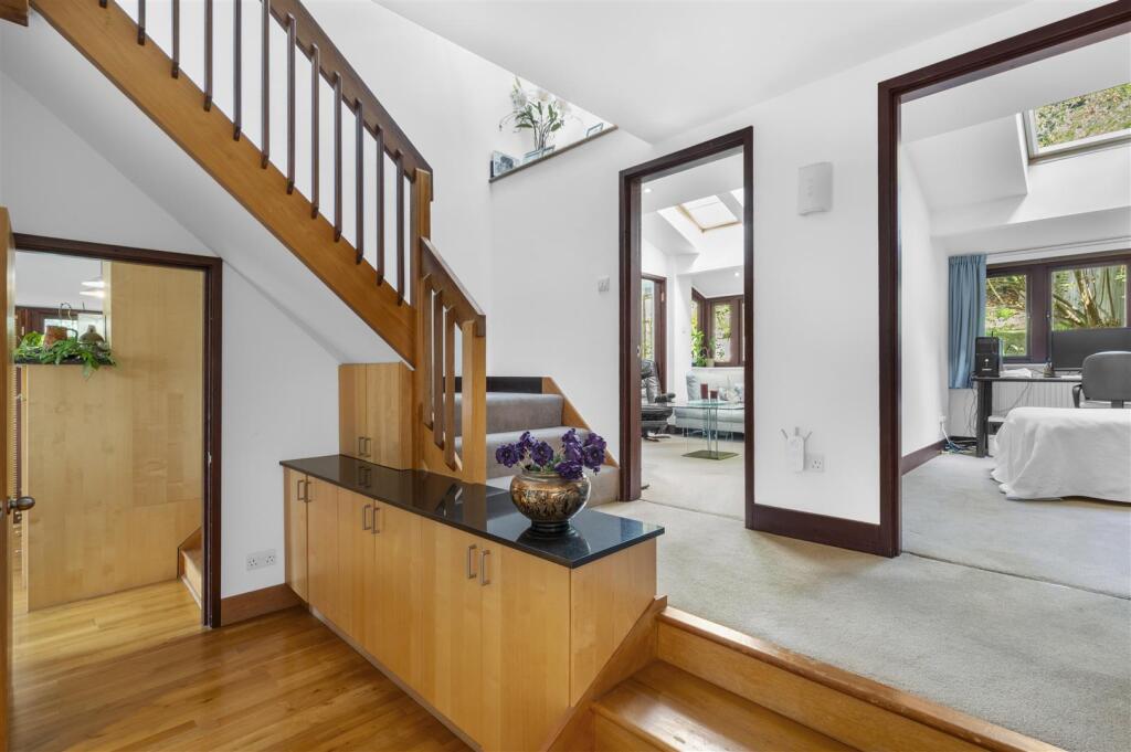 30 Cottenham Park Road,11.jpg