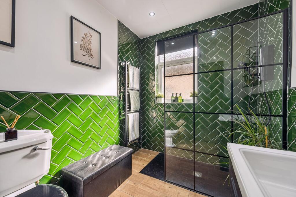 Family Bathroom Downstairs