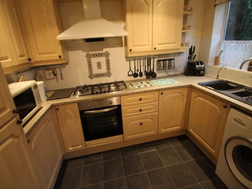 Warm, well-equipped kitchen with a gas hob, int...