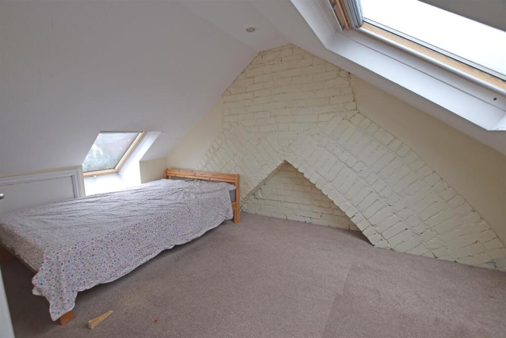 Bedroom3 (loft room).jpg