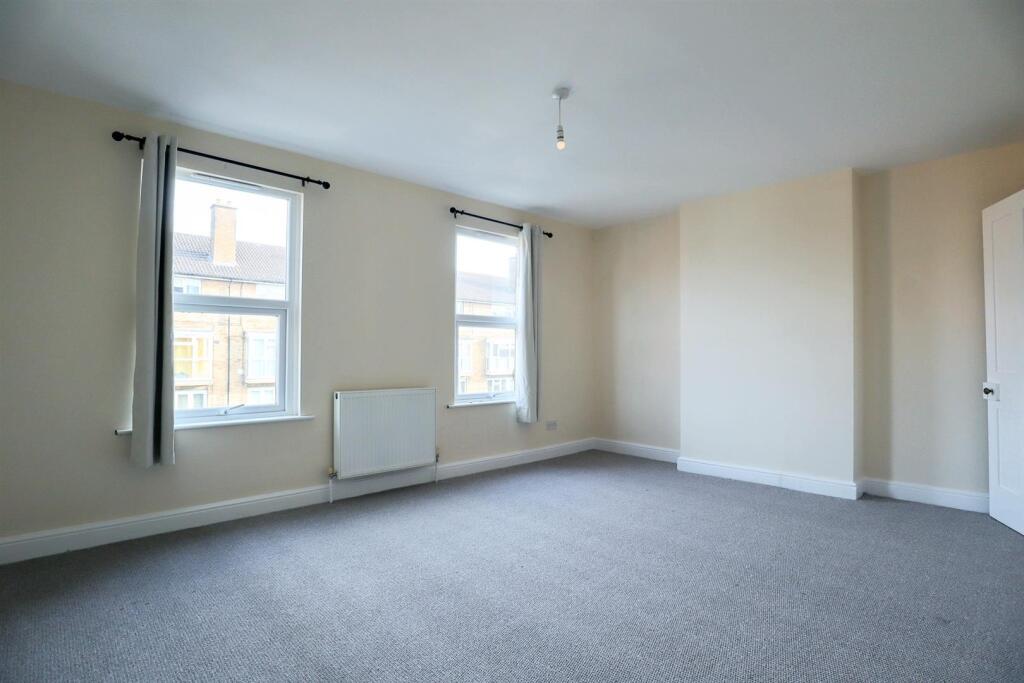 Bedroom 1.jpg