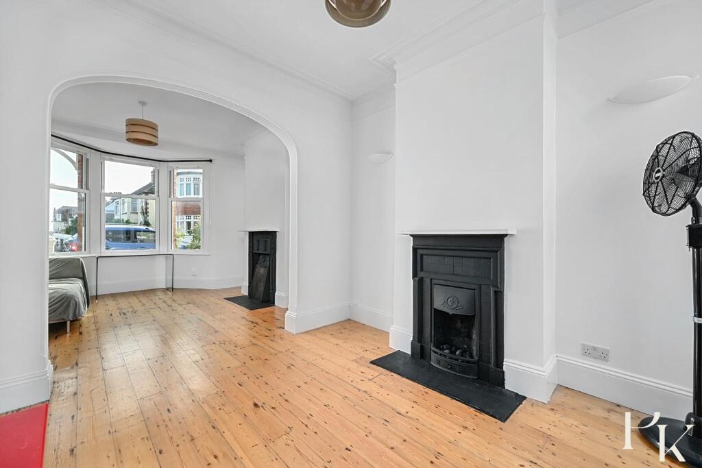 17 Marine Avenue BN3 (5).jpg