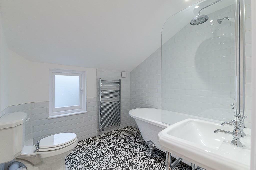 Bathroom 1 (2).jpg