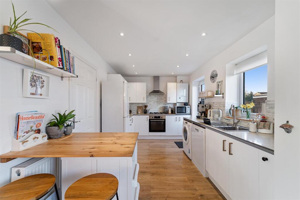 Kitchen/Dining Area