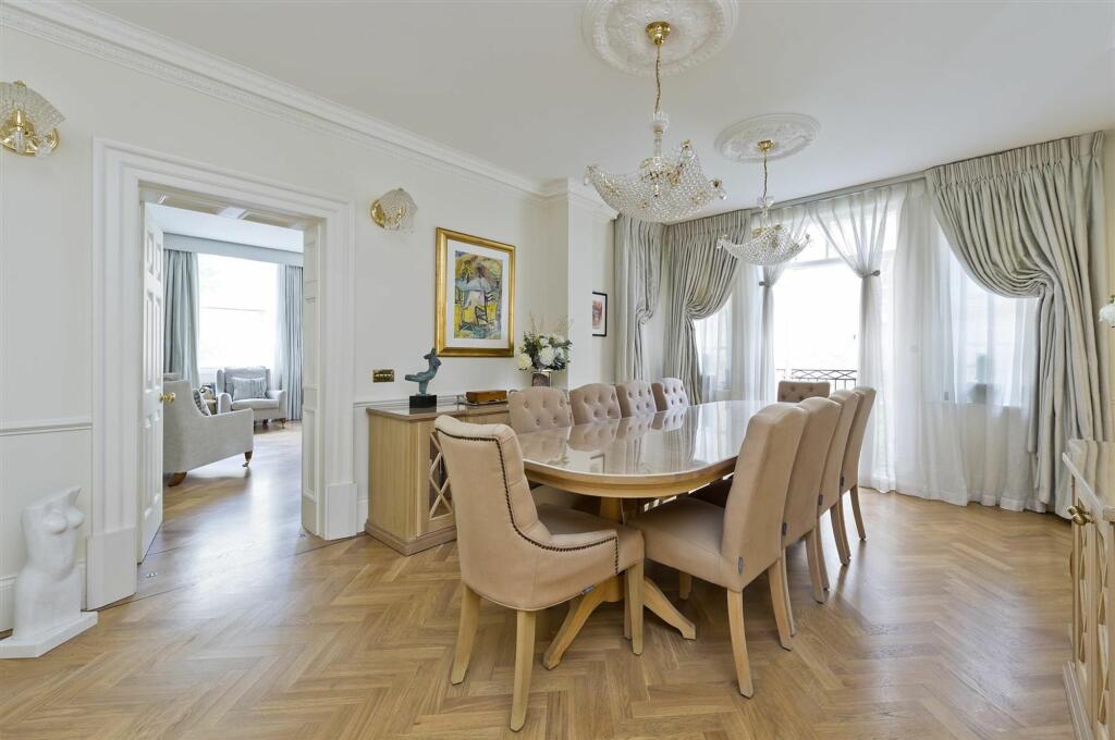 1b eaton sq-6996.jpg