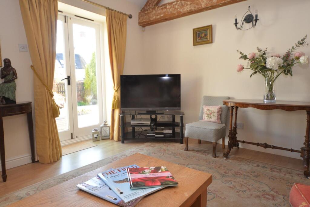 Lounge lifestyle.jpg