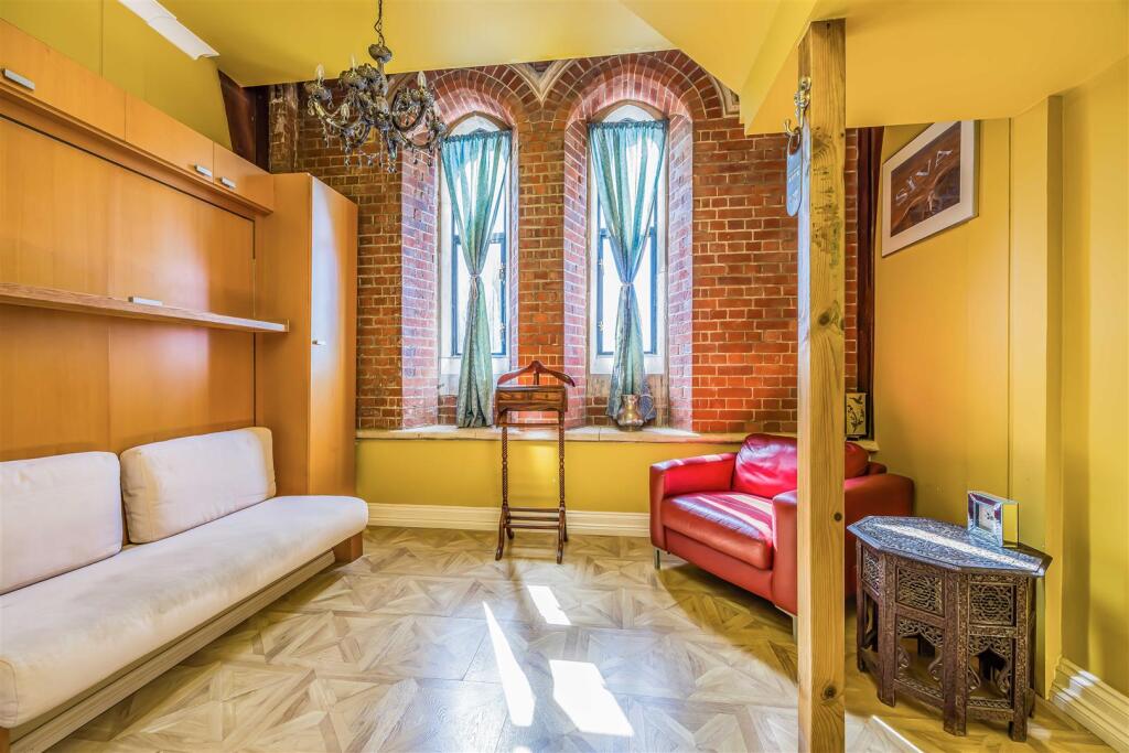 9 Grand Division Row, Henderson Road, Southsea-Sma