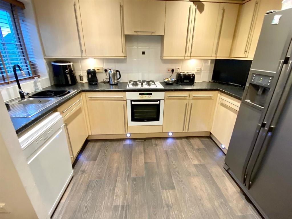kiln avenue 49 kitchen.jpg