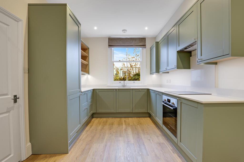 3 KITCHEN.jpg