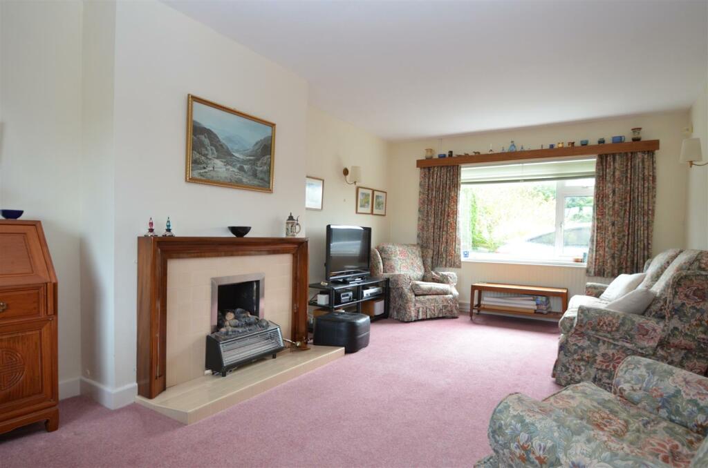 Lounge/Dining Room