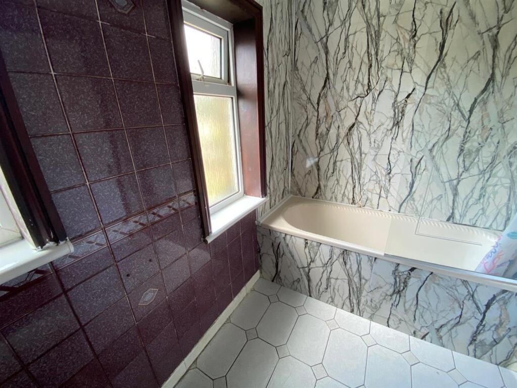 bathroom 1.jpg