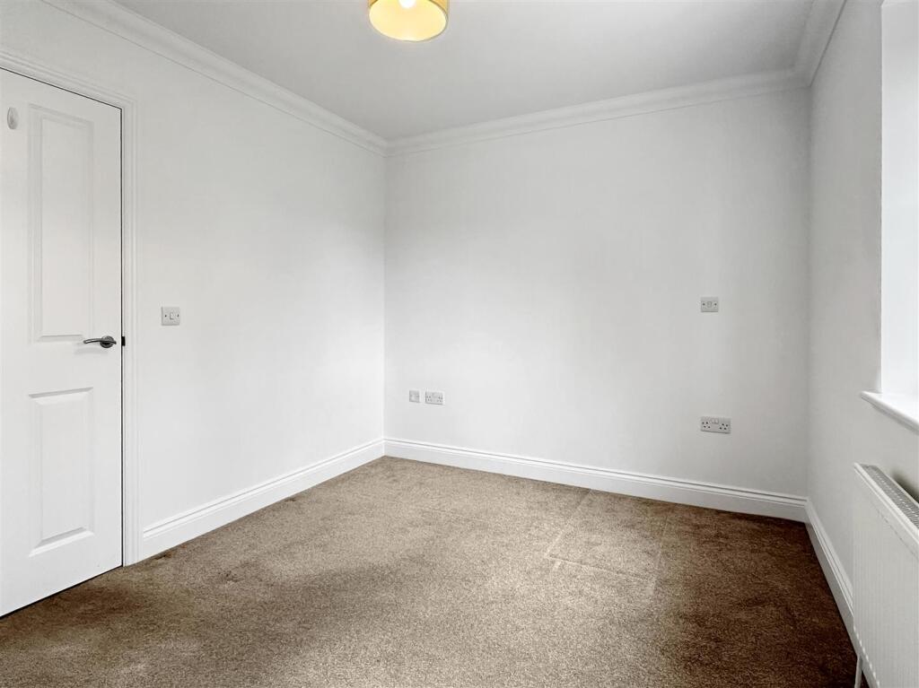 Bedroom 2 (2)