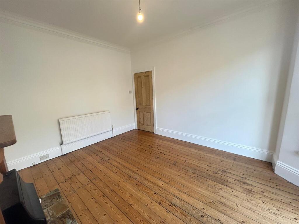 lounge towards door.jpg