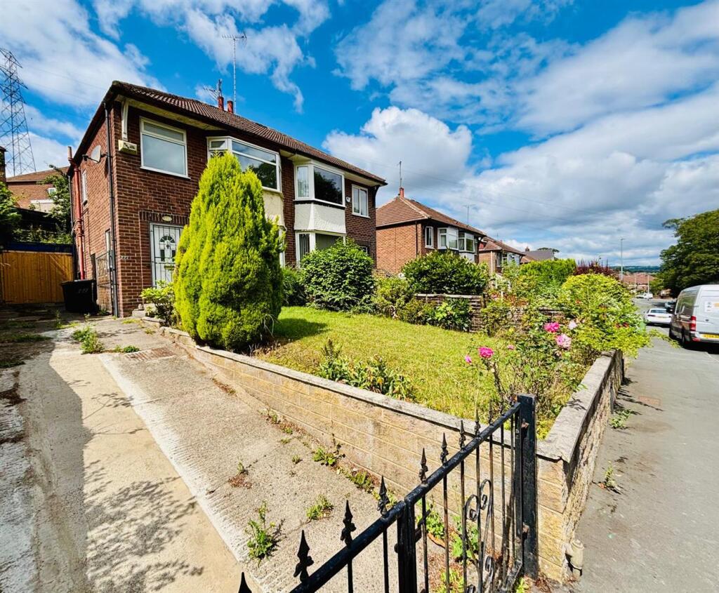 Off Street Parking / Driveway / Single Detached Ga